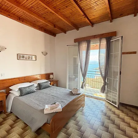 Antigone Apartment *